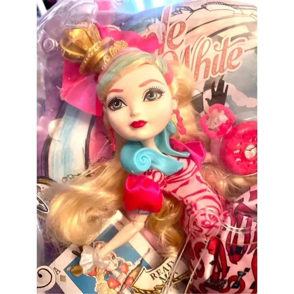 Ever After High Apple White Daughter of Snow White  Way Too Wonderland NIB